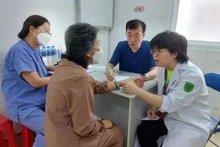 Organización surcoreana fr Wonkang realiza exámenes médicos gratuitos en Long An.