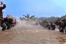 [Foto] Fascinante festival de agua del grupo étnico Lao en Lai Chau