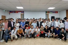 Conciencian en campo legal a trabajadores vietnamitas en Corea del Sur. (Fotografía: VNA)