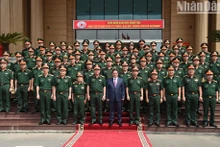 [Foto] Premier vietnamita se reúne con la Corporación de Construcción Truong Son