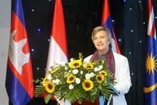 La representante en jefa de Unicef en Vietnam, Rana Flowers en el seminario. (Fotografía: VNA)