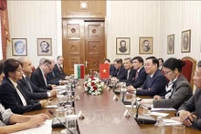 En la reunión entre el presidente de la Asamblea Nacional, Vuong Dinh Hue, y el presidente búlgaro, Rumen Radev, el 25 de septiembre en Sofía. (Fotografía: VNA)