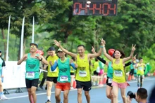 Efectúan en Quang Ninh carrera de maratón VnExpress Amazing Ha Long 2023.
