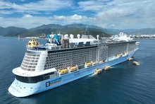 El crucero Spectrum of the Seas llega a Khanh Hoa.