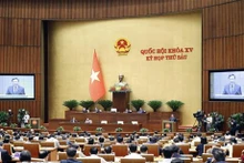 El presidente de la Asamblea Nacional, Vuong Dinh Hue, en la sesión. (Fotografía: VNA)