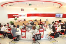 HDBank revela un plan para aportar capital y comprar acciones de una empresa del sector de valores para convertir esa empresa en una filial de HDBank. (Fotografía: VNA)
