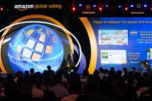 El vicepresidente de Amazon a cargo de socios de ventas internacionales, Eric Broussard, habla en el evento.