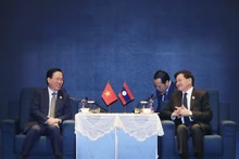 El presidente vietnamita, Vo Van Thuong (izquierda), y el secretario general del Partido Popular Revolucionario y presidente de Laos, Thongloun Sisoulith. (Fotografía: VNA)