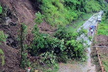 Deslizamiento de tierra en la autopista 279D. (Fotografía: VNA)