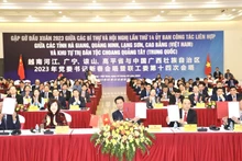 Dirigentes de las provincias vietnamitas firman acuerdo de cooperación en diferentes campos en Ha Giang. (Fotografía: VNA)