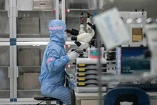 Línea de producción de chips de Lasertec. (Fotografía: SCMP/Vietnam+)