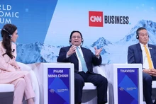 El primer ministro de Vietnam, Pham Minh Chinh, participa como orador principal en la sesión de debate “Aprender de la Asean”. (Fotografía: VNA)