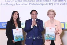 El primer ministro Pham Minh Chinh anuncia el plan de movilización de recursos. (Fotografía: VNA)