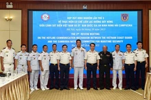 La Guardia Costera de Vietnam y la delegación del Comité Nacional de Seguridad Marítima de Camboya.