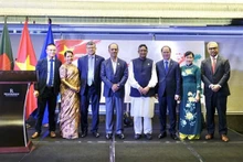 Funcionarios de Vietnam y Bangladesh en el evento. (Fotografía: VNA)