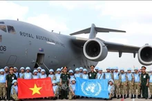 Oficiales del primer hospital de campaña del nivel 2 de Vietnam, antes de abordar un avión a Sudán del Sur para unirse a la misión de mantenimiento de la paz de las Naciones Unidas. (Fotografía: VNA)