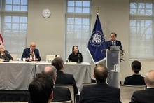 Nguyen Quoc Dung, embajador de Vietnam en Estados Unidos habla en el coloqio. (Fotografía: VNA)