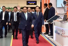 [Foto] Premier vietnamita asiste al Foro y Exposicón Internacional de Industria 4.0