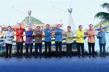 El Primer Ministro vietnamita Pham Minh Chinh y los dirigentes de la Asean en la Reunión restringida de la 42 Cumbre de la Aseam, en Labuan Bajo, Indonesia (10/5/2023). (Fotografía: VNA)