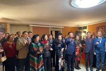 Vietnamitas en Suecia y Letonia se reúnen. (Fotografía: VNA)