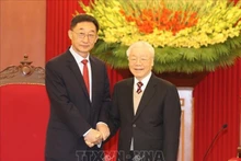 El secretario general del Partido Comunista de Vietnam, Nguyen Phu Trong, y el secretario del Comité partidista de Guangxi, Liu Ning. (Fotografía: VNA)