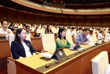 La Asamblea Nacional de Vietnam de la XV legislatura aprueba la lista de 44 cargos que se someterán a la votación de confianza. (Fotografía: VNA)