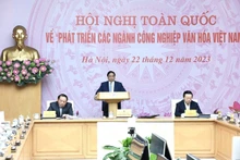 El primer ministro Pham Minh Chinh interviene en la teleconferencia sobre el desarrollo de las industrias culturales. (Fotografía: VNA)