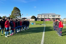 Presidente de la VFF Tran Quoc Tuan y la selección vietnamita. (Fotografía: VFF)