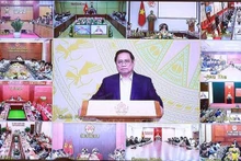 El primer ministro de Vietnam, Pham Minh Chinh, en la reunión virtual. (Fotografía: VNA)