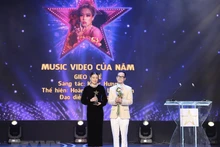 La cantante femenina Hoang Thuy Linh recibió el premio "Video musical del año". (Fotografía: VNA)