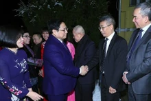 El primer ministro de Vietnam, Pham Minh Chinh, se reúne con connacionales en Budapest. (Foto: VNA)