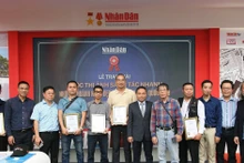 Entrega de premios del concurso fotográfico sobre Festival Nacional de Prensa de Vietnam 2023 