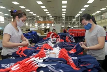 Fabricación de prendas de vestir para la exportación (Foto: VNA)