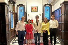 La embajadora de Hanói en Buenos Aires, Ngo Minh Nguyet, recibió al diputado Gerardo González, de la provincia de Formosa y miembro del Grupo Parlamentario de Amistad Argentina - Vietnam. (Foto: VNA)