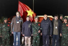 El equipo de rescate del Ejército Popular de Vietnam con las fuerzas receptoras de Turquía. (Fotografía: VNA)