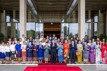 [Foto] Máximo legislador vietnamita se reúne con Unión de Mujeres y empresarias de Laos y Camboya
