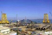 Montaje de bases de energía eólica marina en Vung Tau realizado por PTSC Corporation (Fuente: https://tuoitre.vn/)