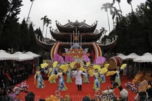 Ceremonia de apertura del festival de la pagoda del Perfume (Huong) en el año lunar Quy Mao 2023, en el área de reliquias del templo, distrito de My Duc, Hanói. FOTO: VNA