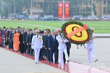 Dirigentes de Vietnam rinden homenaje al Presidente Ho Chi Minh