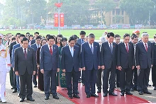 [Foto] Diputados vietnamitas rinden homenaje al Presidente Ho Chi Minh