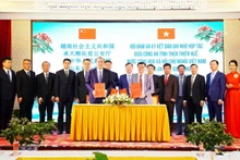 Policías de provincias vietnamita y china firman acuerdo de cooperación 