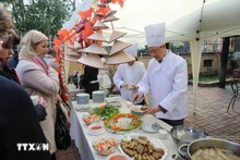 La Embajada de Hanói en Roma, en colaboración con la aerolínea Vietnam Airlines, organiza el evento "Día del Pho y Nem en Italia" (Fuente: VNA)