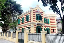 Con el apoyo técnico de expertos franceses, se completan la renovación de toda la arquitectura exterior de la villa antigua número 49 de la calle Tran Hung Dao - número 46 de la calle Hang Bai (Foto: hanoimoi.com.vn)