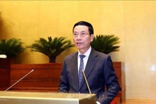 El ministro de Información y Comunicaciones, Nguyen Manh Hung, presentó un informe sobre el proyecto de Ley de Telecomunicaciones (modificada). (Foto: VNA)