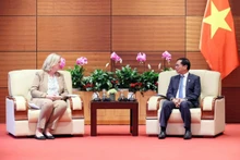 El viceprimer ministro vietnamita, Bui Thanh Son y Lina Hansen, secretaria de Estado de Comercio e Inversiones del Ministerio de Asuntos Exteriores de Dinamarca (Fuente: VNA)