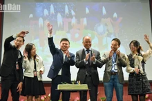 Conmemoran 20 aniversario de la fundación de la Unión de Estudiantes Vietnamitas en Francia.