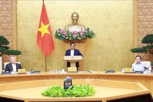 El primer ministro de Vietnam, Pham Minh Chinh preside la reunión ordinaria del Gobierno (Fuente: VNA)