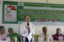 El embajador vietnamita en Bangladés, Nguyen Manh Cuong, habla en el evento. (Fuente: VNA) 