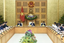 El primer ministro Pham Minh Chinh sostiene el diálogo con empresas chinas (Fuente: VNA)