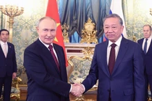 El secretario general del Partido Comunista de Vietnam, To Lam, y el presidente de Rusia, Vladimir Putin. (Fuente: VNA)